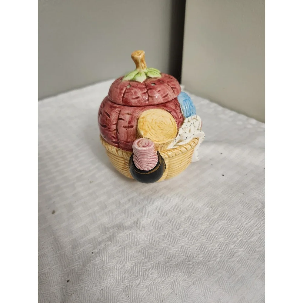 Vintage Sewing Basket Ceramic Teapot Mouse Yarn Pincushion Novelty Tea Pot